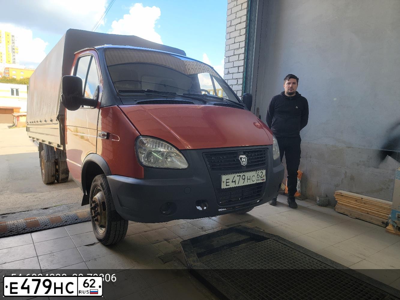 Фото автомобиля GAZ 3302 EL, 2011 — госномер Е479НС62. Цвет: Оранжевый