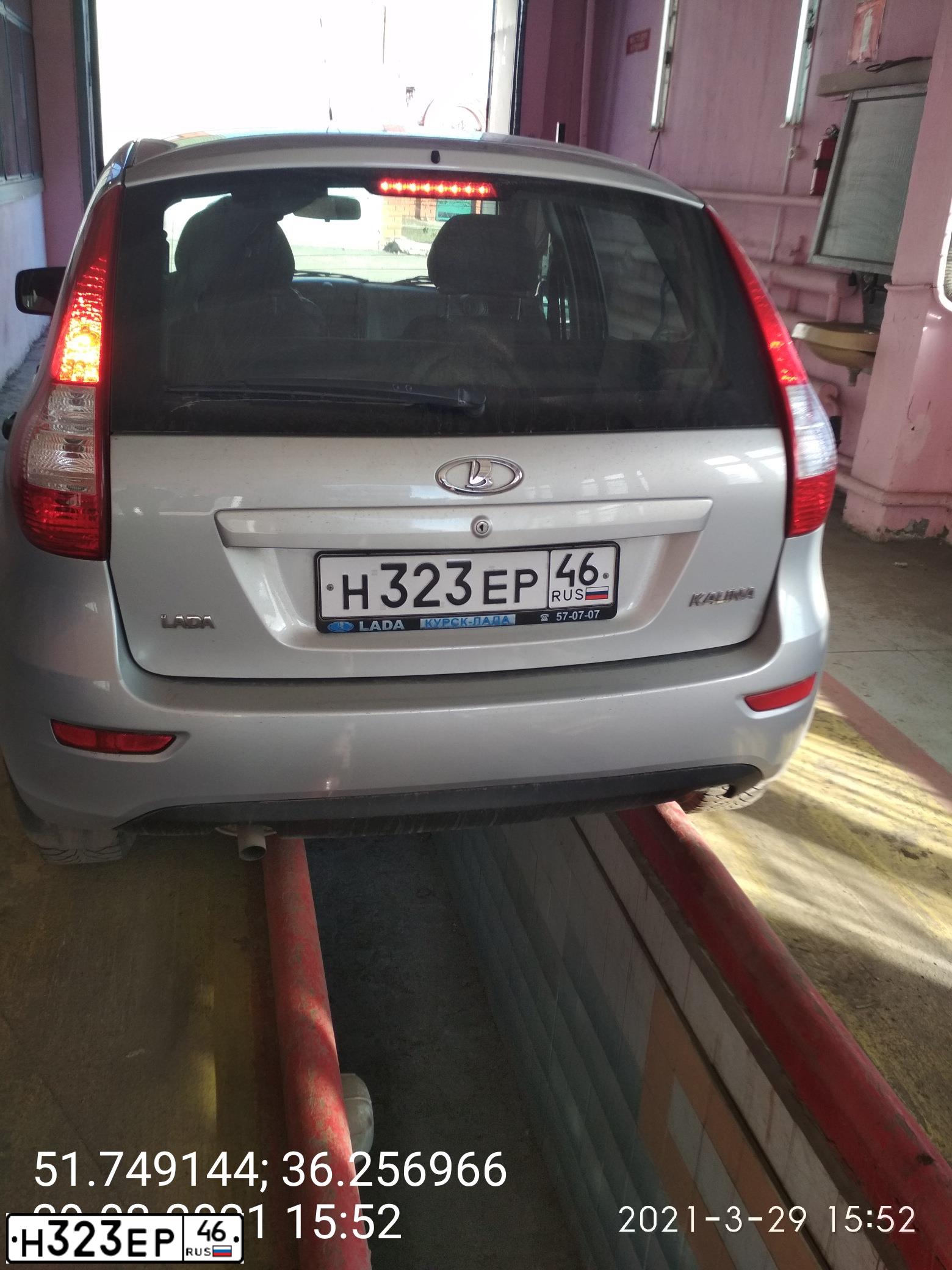Фото автомобиля LADA 2192 KALINA, 2014 — госномер Н323ЕР46. Цвет: Серебристый