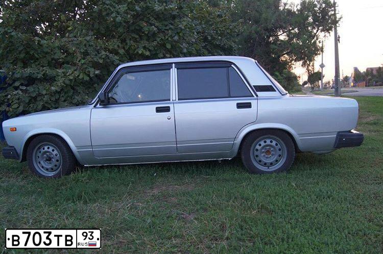 Фото автомобиля LADA 2107 LADA, 2010 — госномер В703ТВ93. Цвет: СВЕТЛО-СЕРЕБРИСТЫЙ МЕТАЛЛ