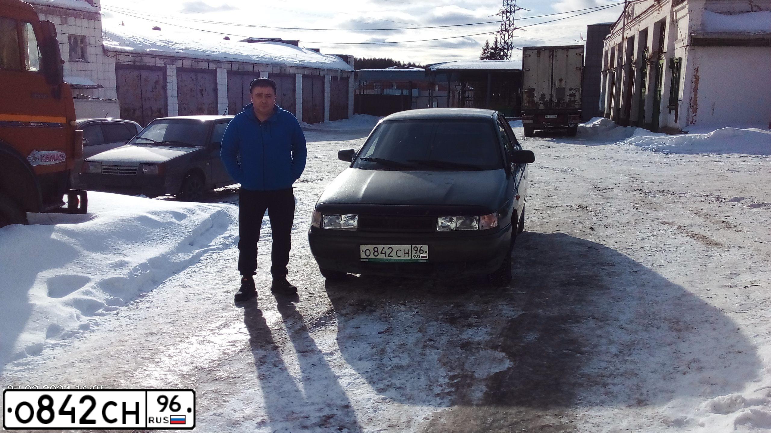 Фото автомобиля LADA 2112, 2004 — госномер В320РК90. Цвет: Темно-зеленый