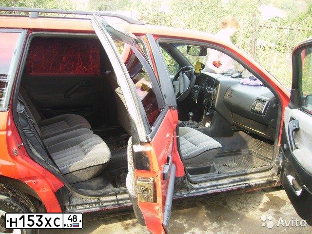 Фото автомобиля VOLKSWAGEN PASSAT, 1989 — госномер Х581МО199. Цвет: Красный