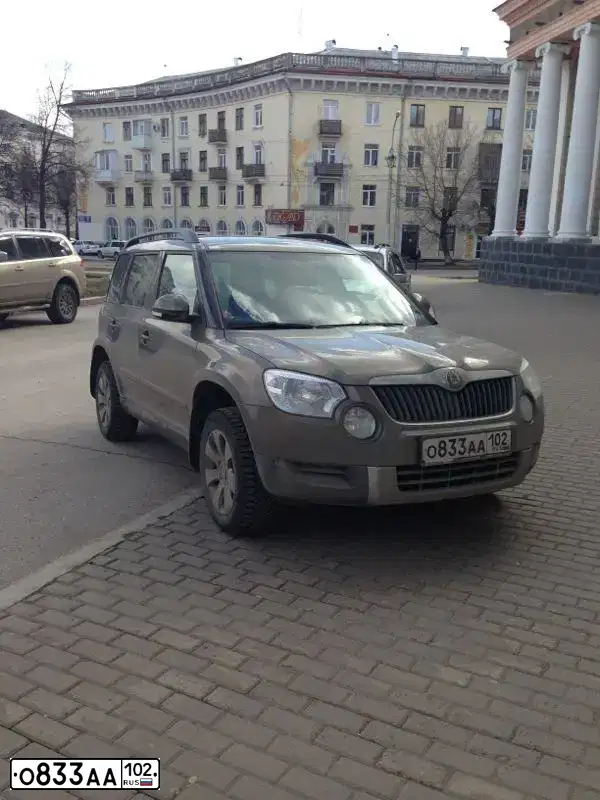 Фото автомобиля SKODA YETI, 2012 — госномер М896ОО702. Цвет: Коричневый