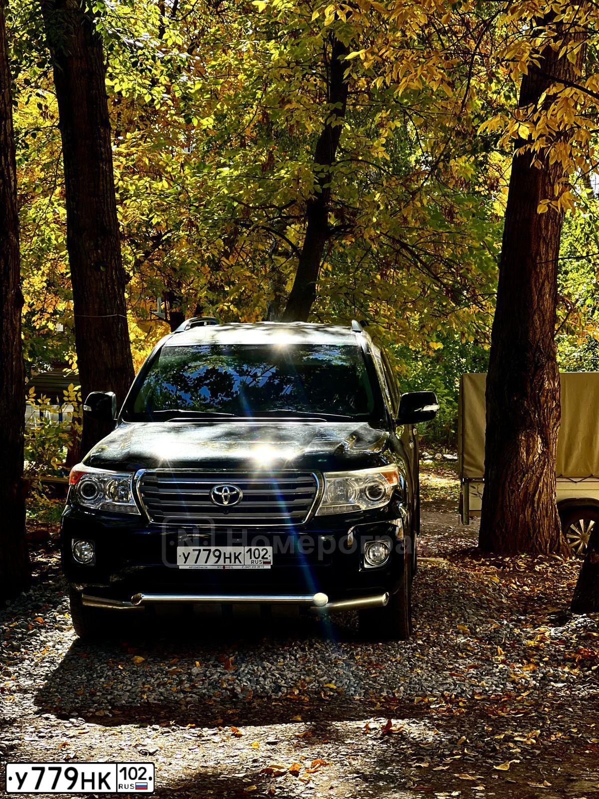 Фото автомобиля TOYOTA LANDCRUISER 200, 2012 — госномер У779НК102. Цвет: ЧЕРНЫЙ