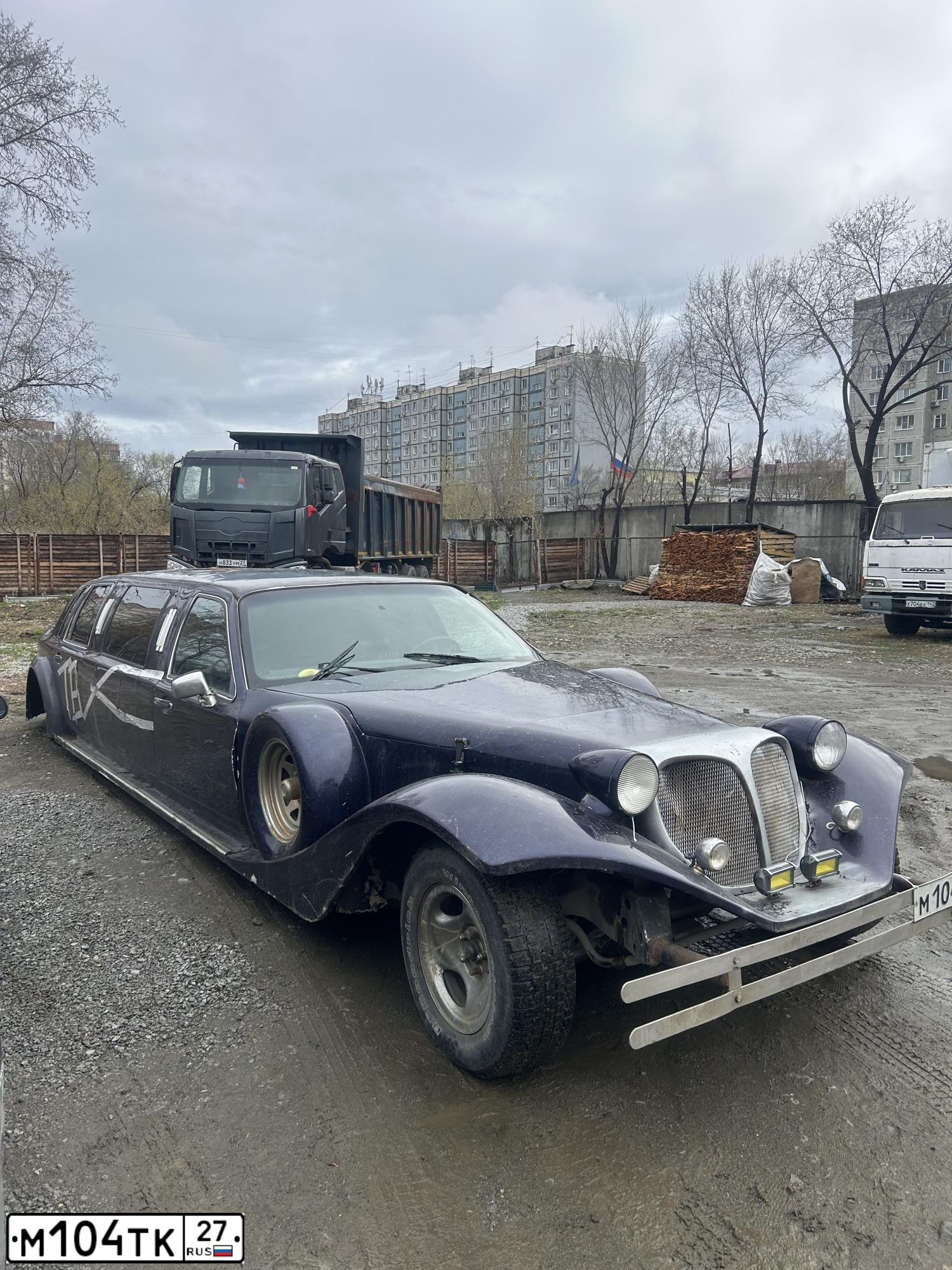 Фото автомобиля LINCOLN TOWN CAR, 1993 — госномер У226КО99. Цвет: Темно-синий