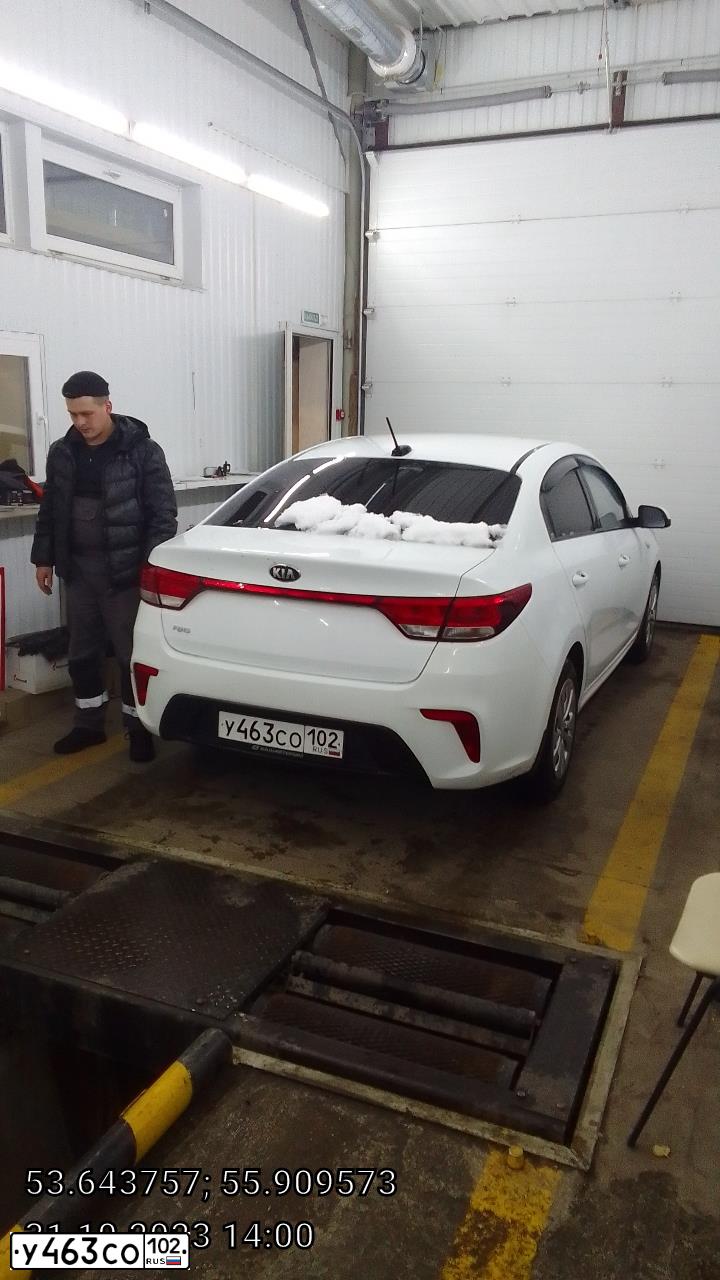 Фото автомобиля KIA RIO, 2017 — госномер У463СО102. Цвет: БЕЛЫЙ