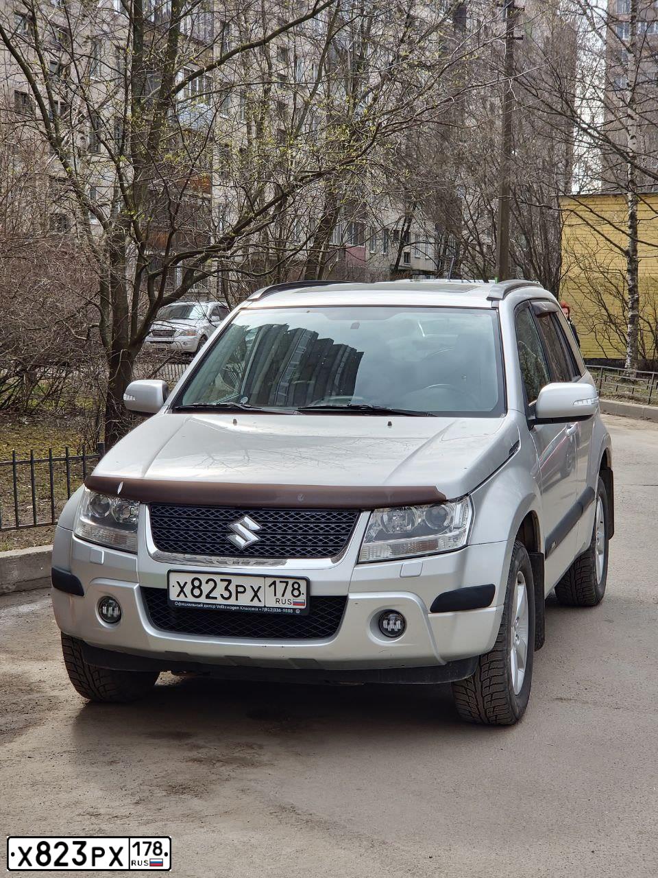 Фото автомобиля SUZUKI /GRAND/ VITARA, 2008 — госномер Х823РХ178. Цвет: Серебристый