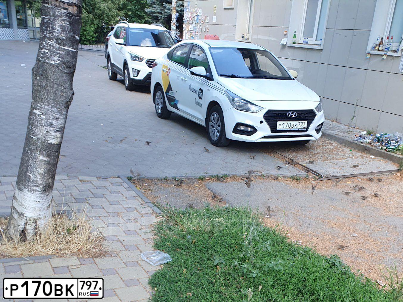 Фото автомобиля HYUNDAI SOLARIS, 2018 — госномер Р170ВК797. Цвет: Белый