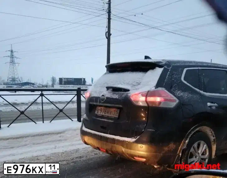 Фото автомобиля HYUNDAI IX35, 2010 — госномер Е976КХ11. Цвет: Красный
