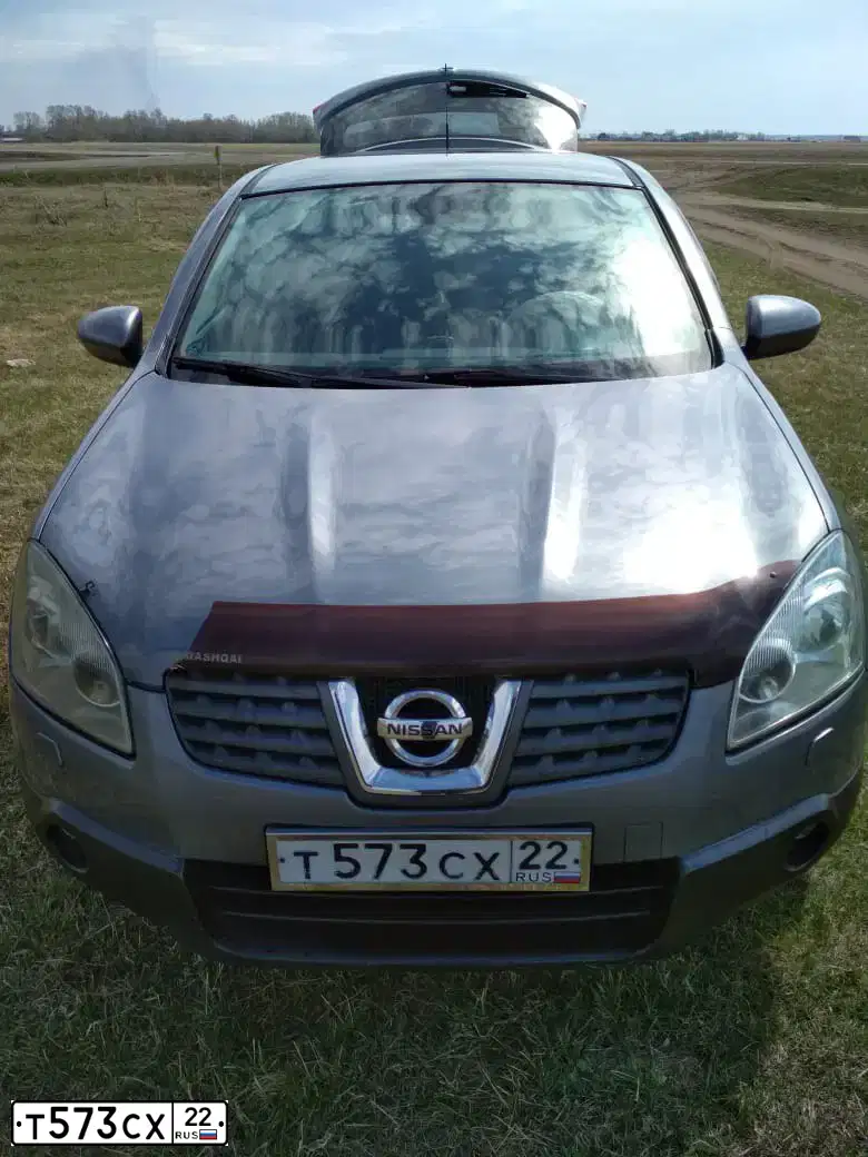 Фото автомобиля NISSAN QASHQAI, 2008 — госномер Т573СХ22. Цвет: Серый