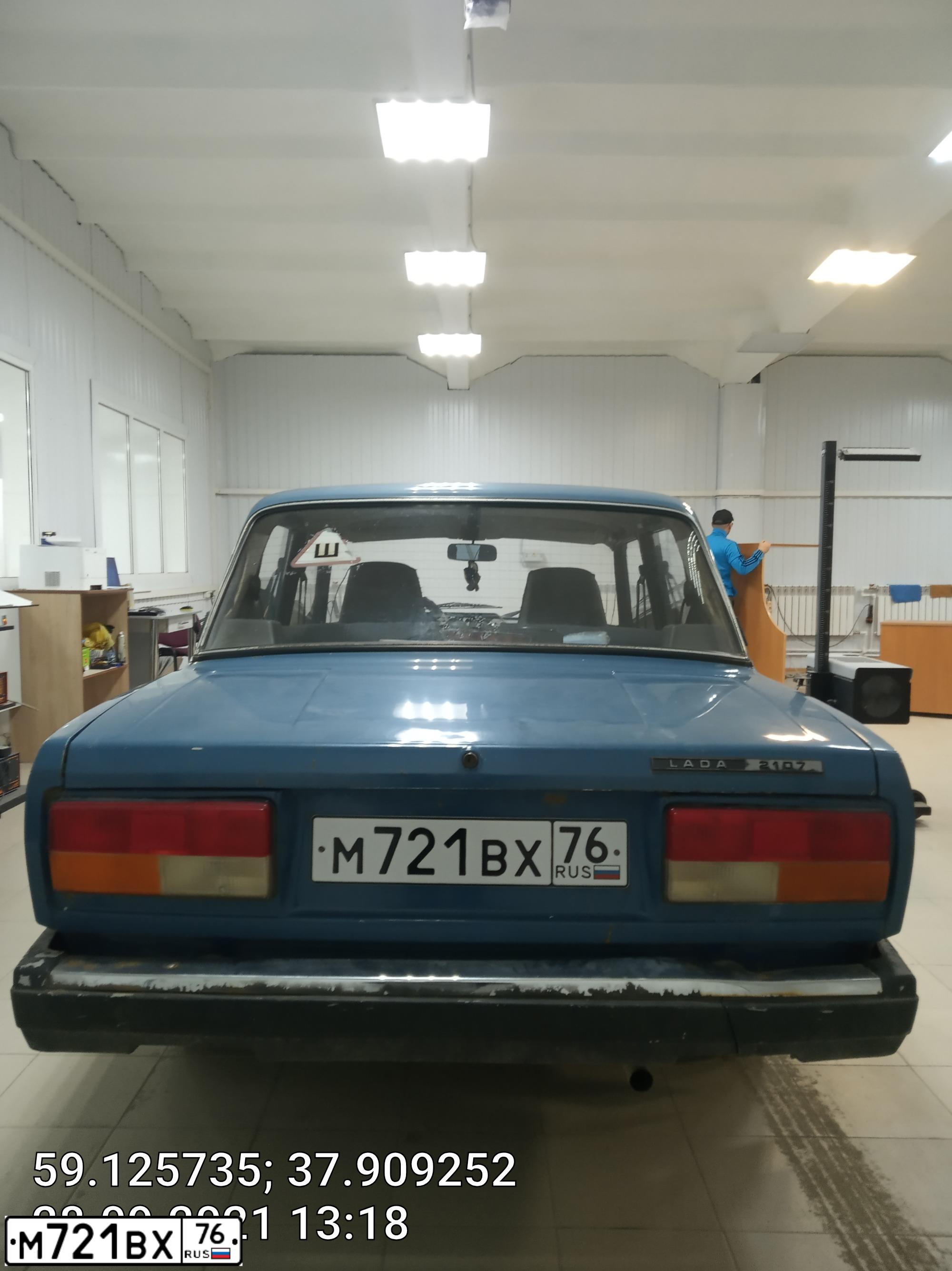 Фото автомобиля LADA 2107 LADA, 2009 — госномер У888КР35. Цвет: синий