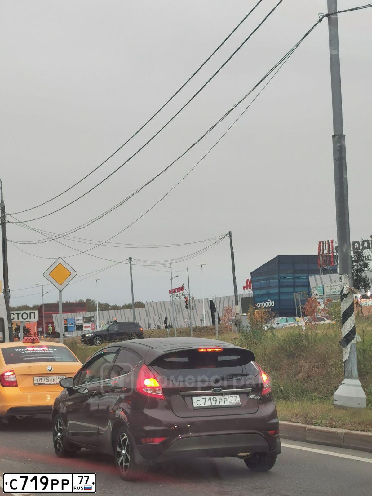 Фото автомобиля FORD FIESTA / ASPIRE, 2009 — госномер С719РР77. Цвет: ФИОЛЕТОВЫЙ