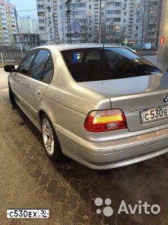 Фото автомобиля BMW SERIE 5, 2011 — госномер Р808УТ124. Цвет: Серый