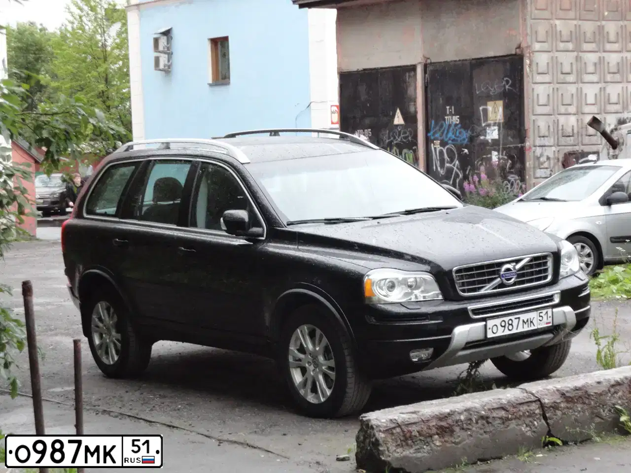 Фото автомобиля VOLVO XC90, 2012 — госномер О987МК51. Цвет: ЧЕРНЫЙ