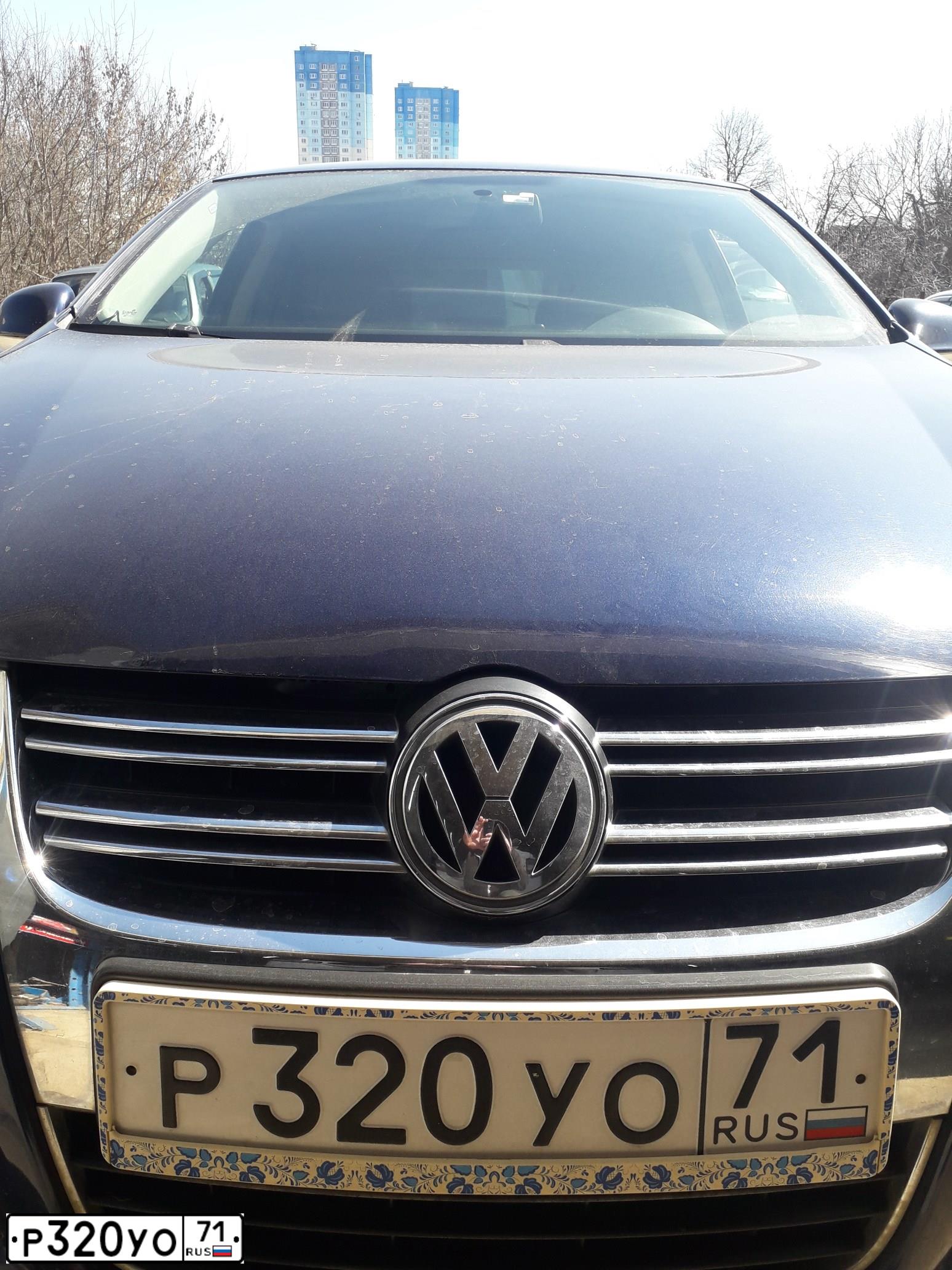 Фото автомобиля VOLKSWAGEN JETTA, 2008 — госномер Р320УО71. Цвет: Темно-синий