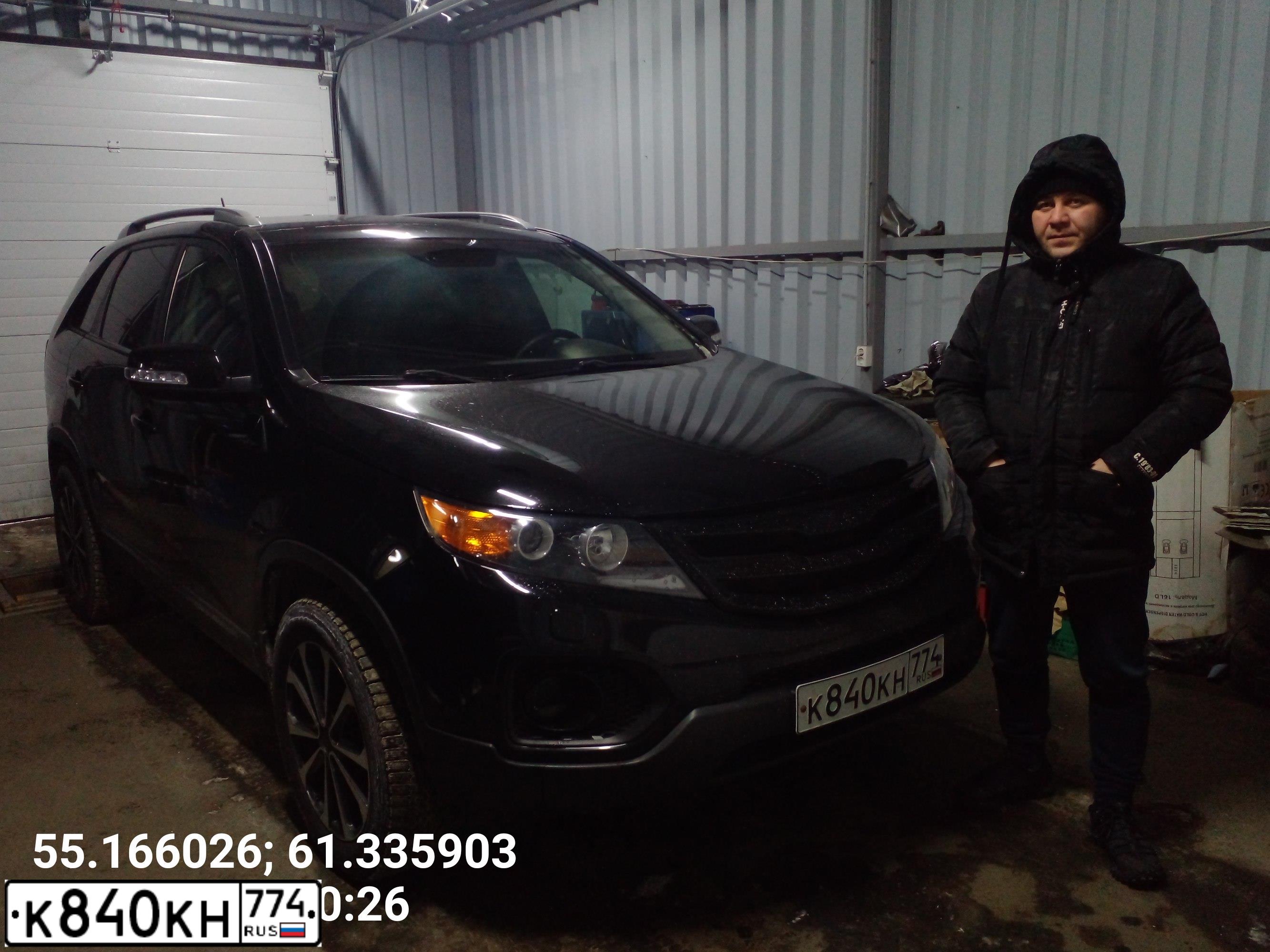 Фото автомобиля KIA SORENTO, 2011 — госномер К013АР774. Цвет: ЧЕРНЫЙ