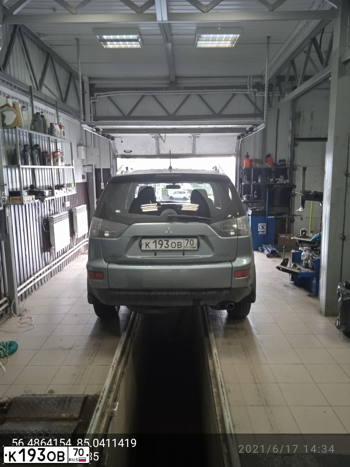 Фото автомобиля MITSUBISHI OUTLANDER, 2006 — госномер А777КР116. Цвет: СВЕТЛО-СЕРО-ЗЕЛЕНЫЙ