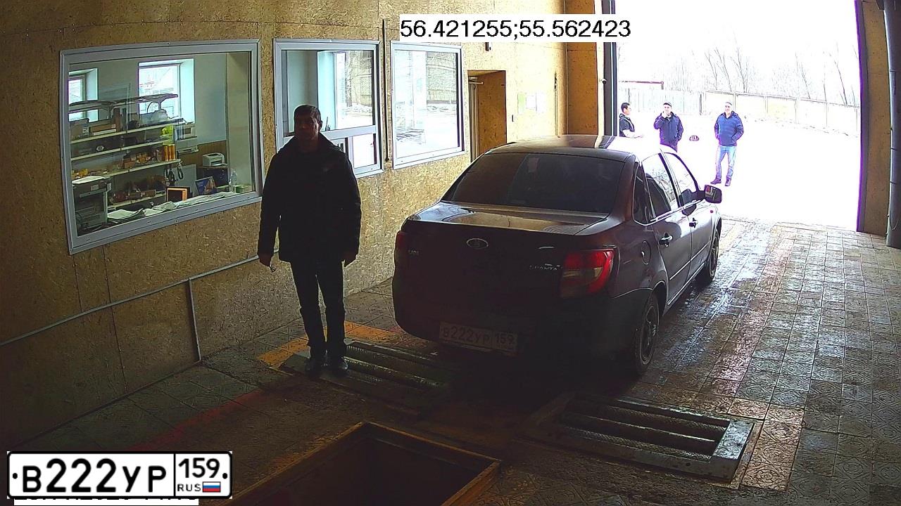 Фото автомобиля LADA 2190 GRANTA, 2013 — госномер В222УР159. Цвет: КРАСНЫЙ