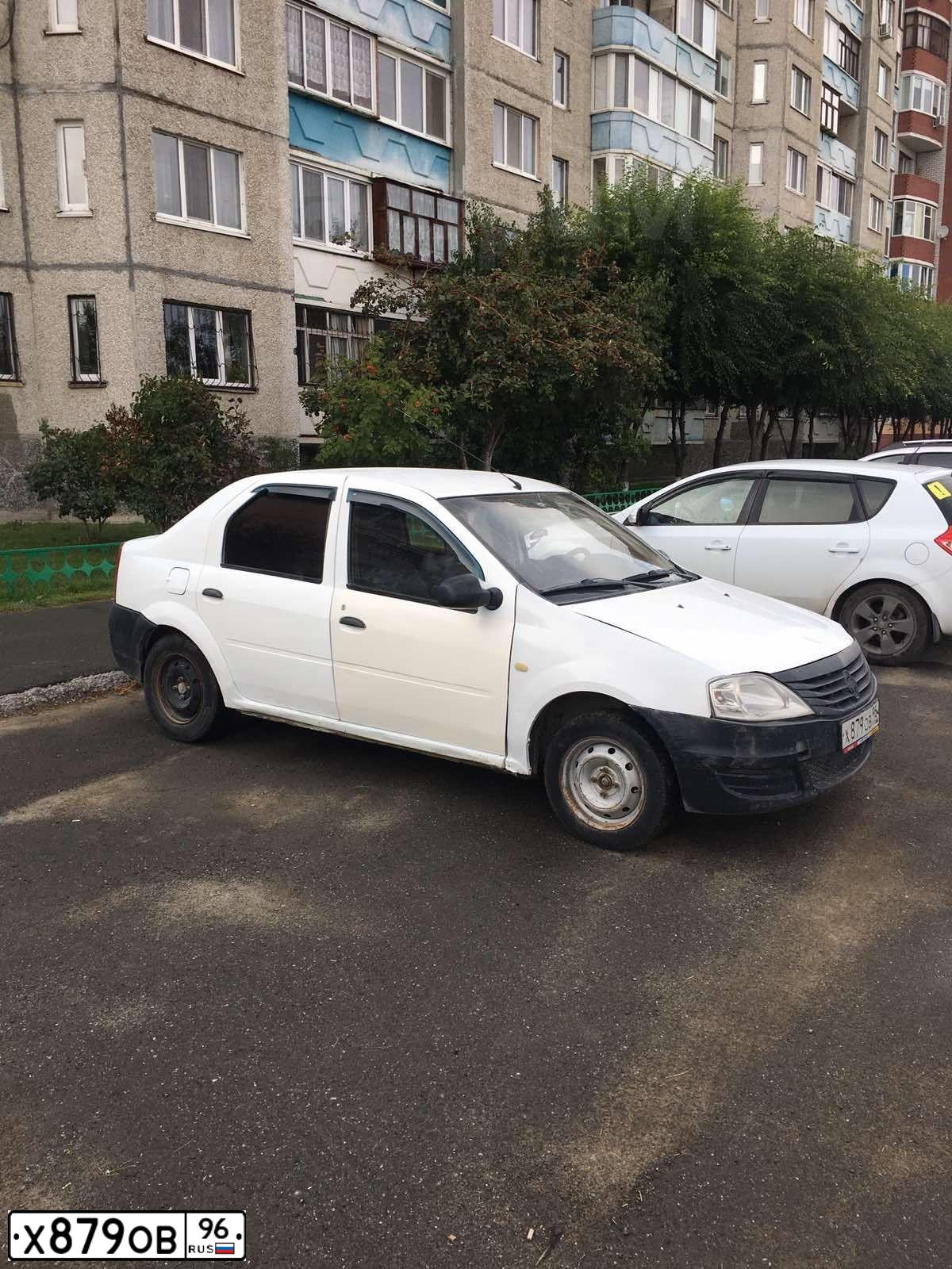 Фото автомобиля RENAULT LOGAN, 2011 — госномер Х498КС72. Цвет: Белый