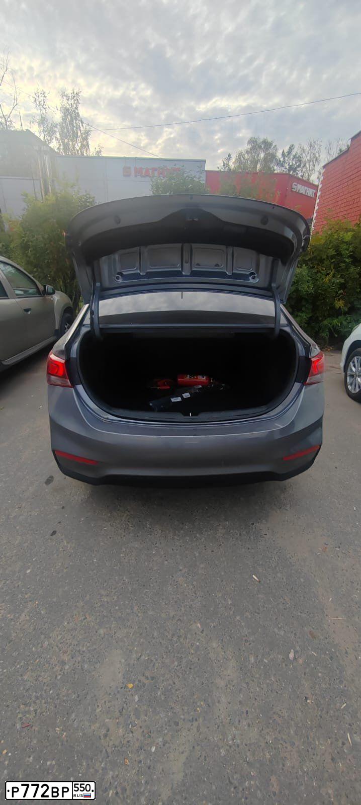 Фото автомобиля HYUNDAI SOLARIS, 2018 — госномер Р772ВР550. Цвет: СЕРЫЙ
