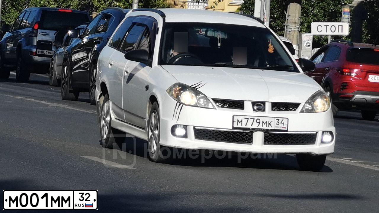 Фото автомобиля VOLKSWAGEN GOLF, 1998 — госномер О434НЕ32. Цвет: синий черный