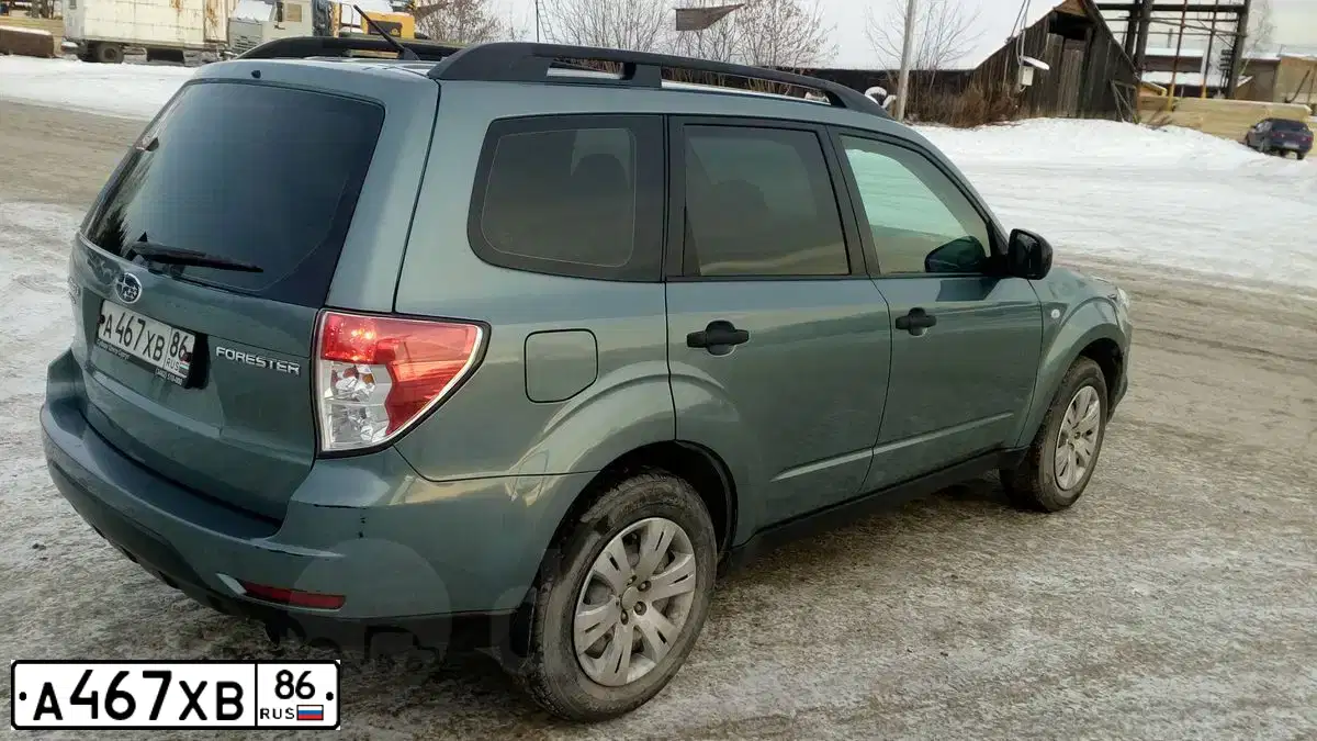 Фото автомобиля SUBARU FORESTER, 2011 — госномер К164ХС196. Цвет: ЗЕЛЕНЫЙ