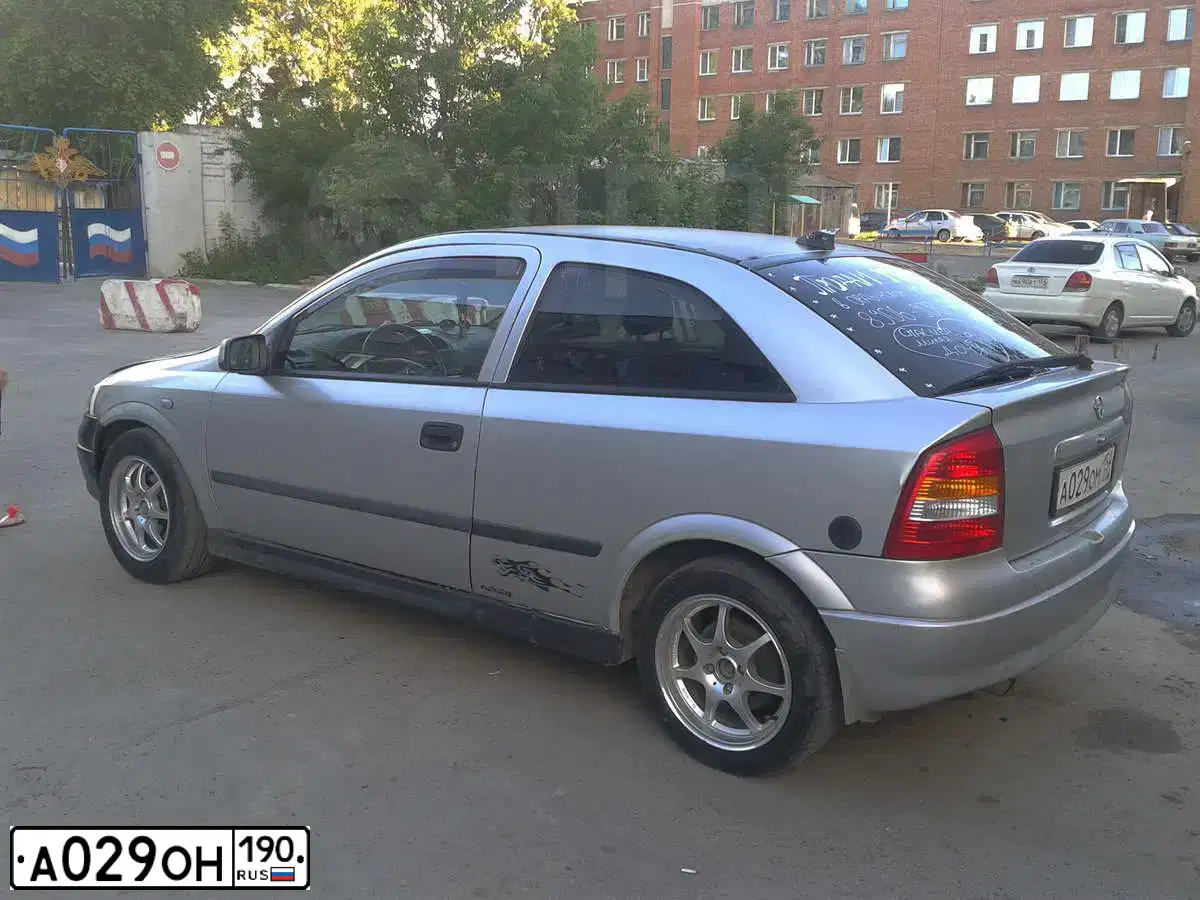 Фото автомобиля VOLKSWAGEN POLO, 2011 — госномер В325МУ35. Цвет: ВИШНЕВЫЙ