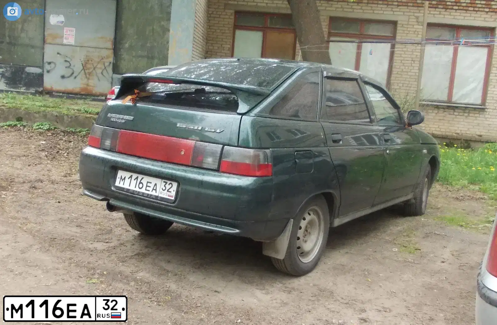 Фото автомобиля LADA 2112, 2003 — госномер М116ЕА32. Цвет: Темно-зеленый