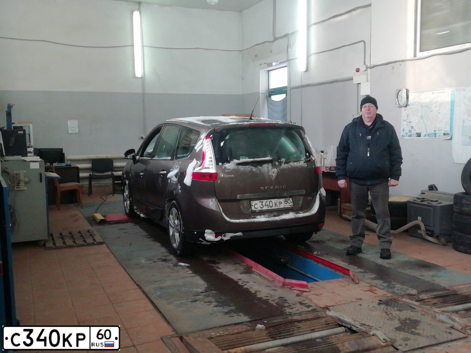 Фото автомобиля RENAULT MEGANE /GRAND/ SCENIC, 2010 — госномер С340КР60. Цвет: Коричневый
