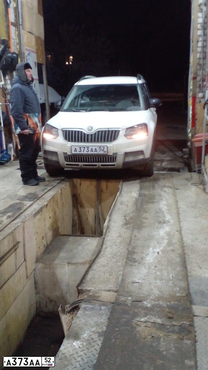 Фото автомобиля GAZ 3102 WOLGA, 2008 — госномер А373АА52. Цвет: ЧЕРНО-СИНИЙ