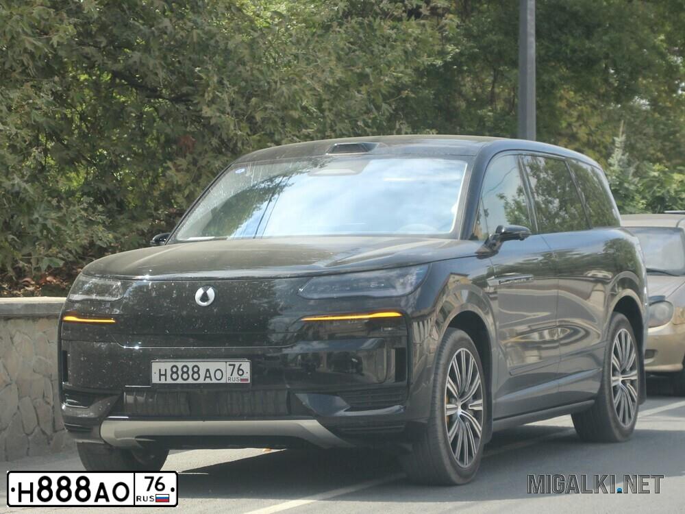 Фото автомобиля MITSUBISHI OUTLANDER, 2014 — госномер Н866НС76. Цвет: СЕРЫЙ