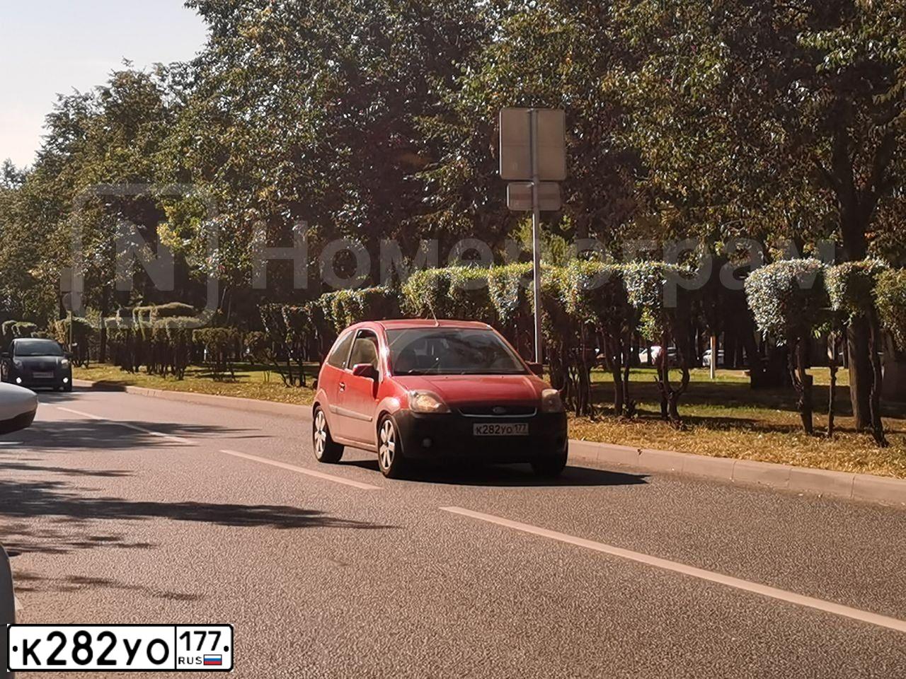 Фото автомобиля FORD FIESTA / ASPIRE, 2007 — госномер Е714НТ95. Цвет: КРАСНЫЙ