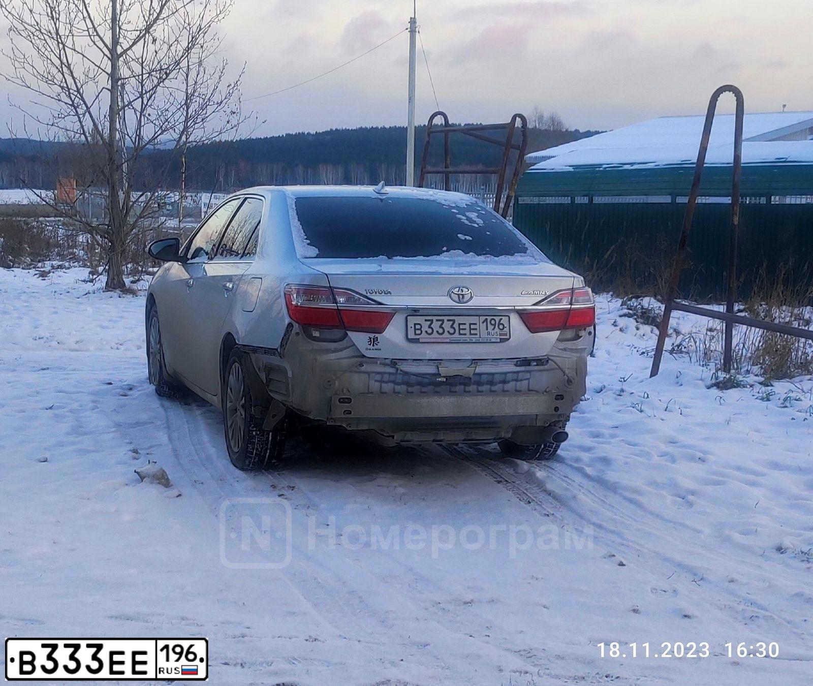Фото автомобиля TOYOTA CAMRY, 2017 — госномер В333ЕЕ196. Цвет: СВЕТЛО-СЕРЫЙ