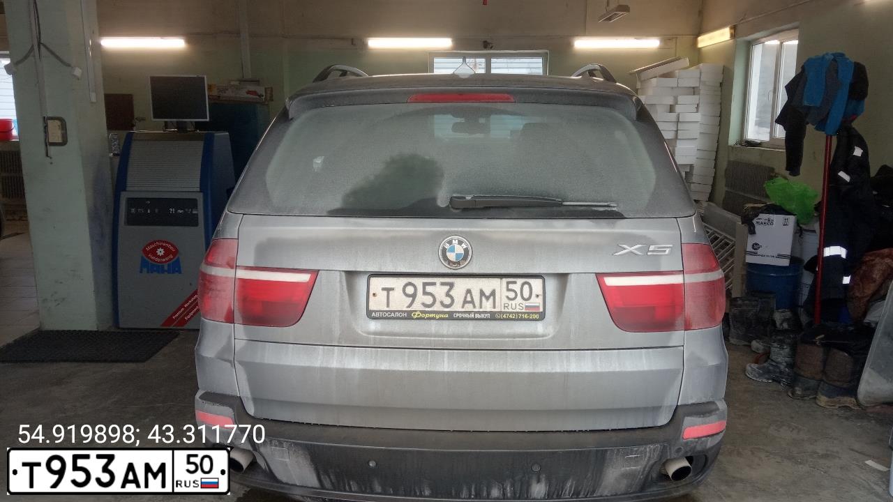 Фото автомобиля BMW X5, 2007 — госномер Т953АМ50. Цвет: СЕРЫЙ