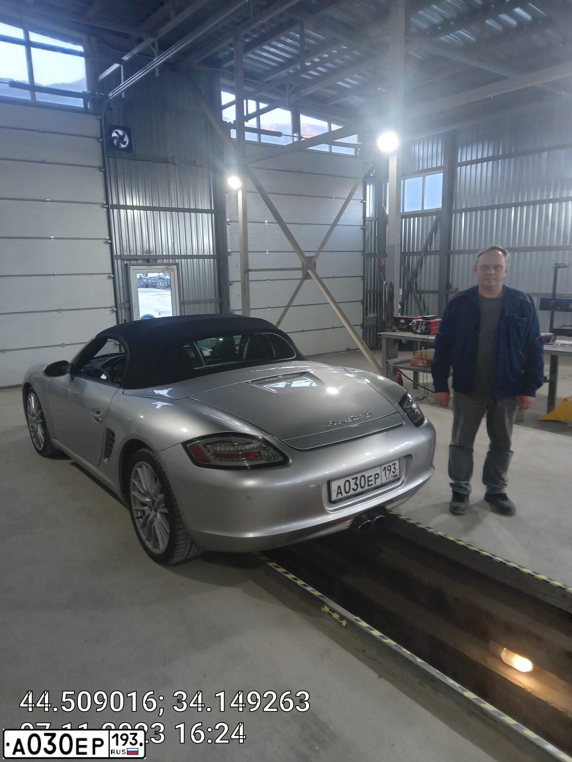 Фото автомобиля PORSCHE BOXSTER, 2006 — госномер К080ТЕ82. Цвет: СЕРЕБРИСТЫЙ