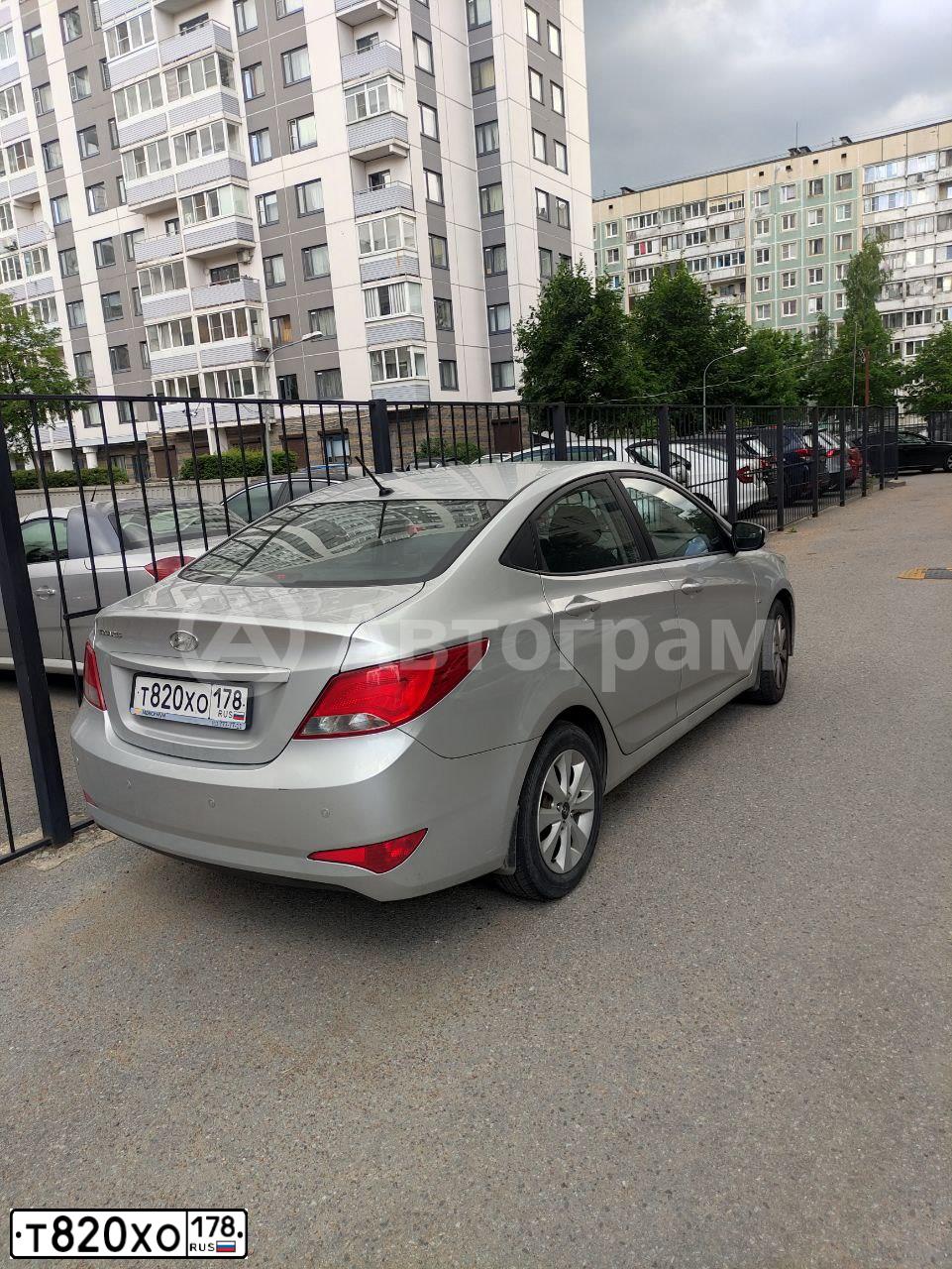 Фото автомобиля HYUNDAI SOLARIS, 2016 — госномер Т820ХО178. Цвет: СЕРЕБРИСТЫЙ
