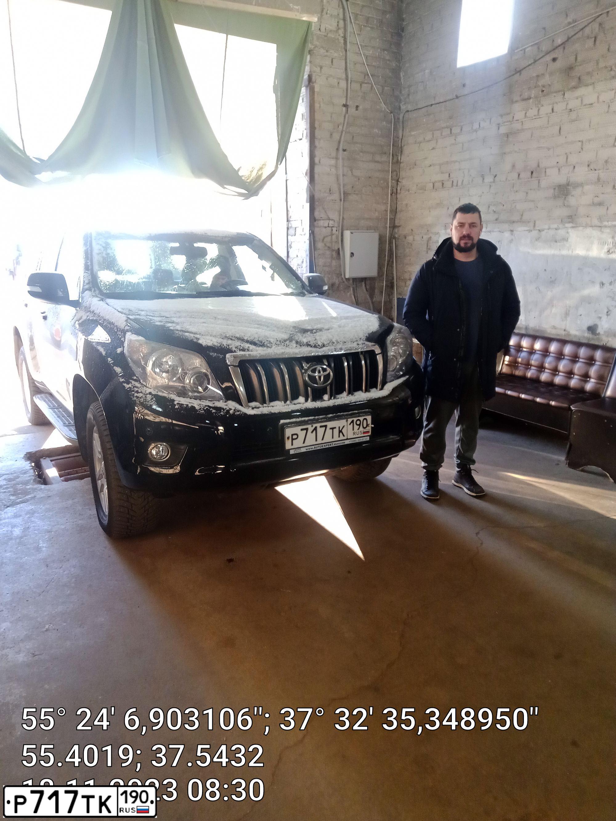 Фото автомобиля TOYOTA LANDCRUISER, 2010 — госномер Р360ОТ797. Цвет: ЧЕРНЫЙ