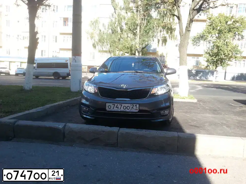 Фото автомобиля KIA RIO, 2015 — госномер О747ОО21. Цвет: ТЕМНО-СЕРЫЙ
