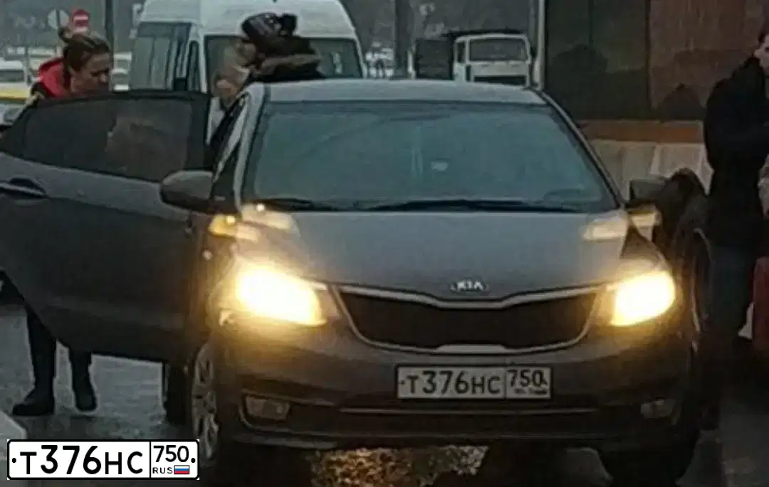 Фото автомобиля KIA RIO, 2016 — госномер Р728РО05. Цвет: ТЕМНО-СЕРЫЙ