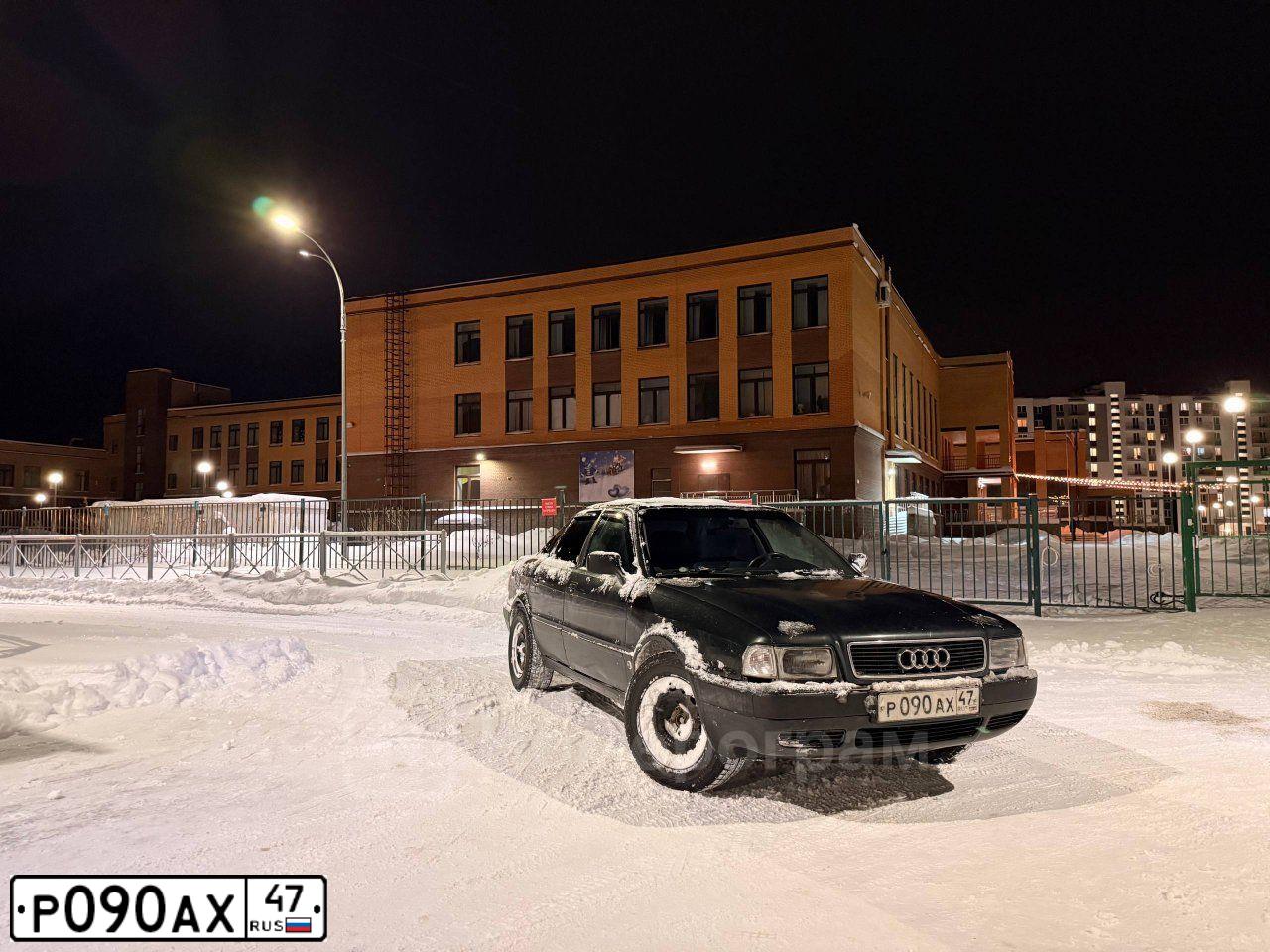 Фото автомобиля AUDI 80, 1992 — госномер Р090АХ47. Цвет: ЗЕЛЕНЫЙ