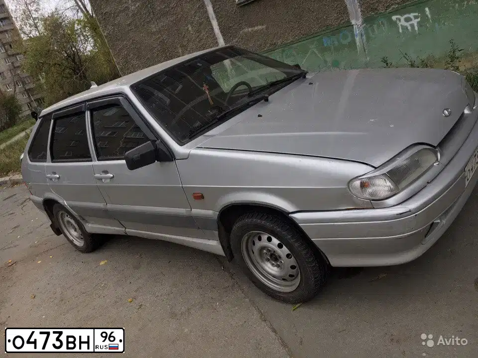 Фото автомобиля LADA 2114 SAMARA, 2004 — госномер Х985АН55. Цвет: СВЕТЛО-СЕРЫЙ