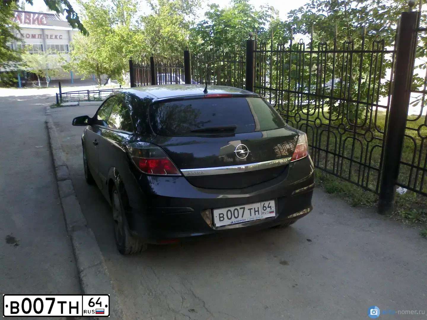 Фото автомобиля OPEL ASTRA, 2008 — госномер В007ТН64. Цвет: ЧЕРНЫЙ