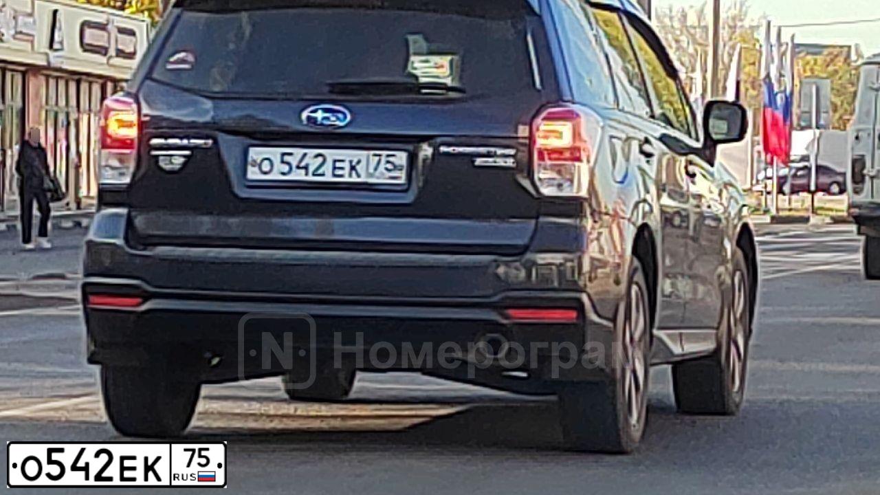Фото автомобиля SUBARU FORESTER, 2016 — госномер О542ЕК75. Цвет: СЕРЫЙ