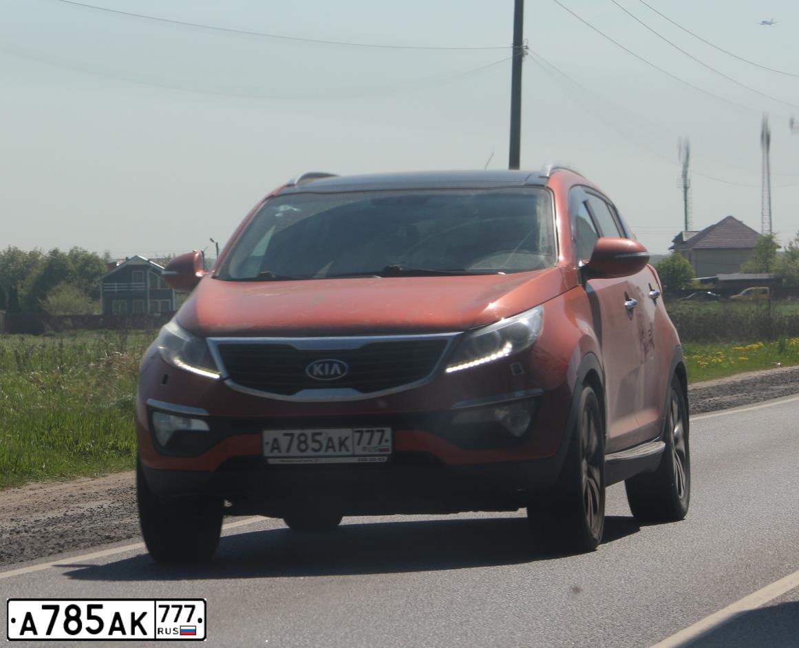 Фото автомобиля KIA SPORTAGE, 2013 — госномер А785АК777. Цвет: ОРАНЖЕВЫЙ