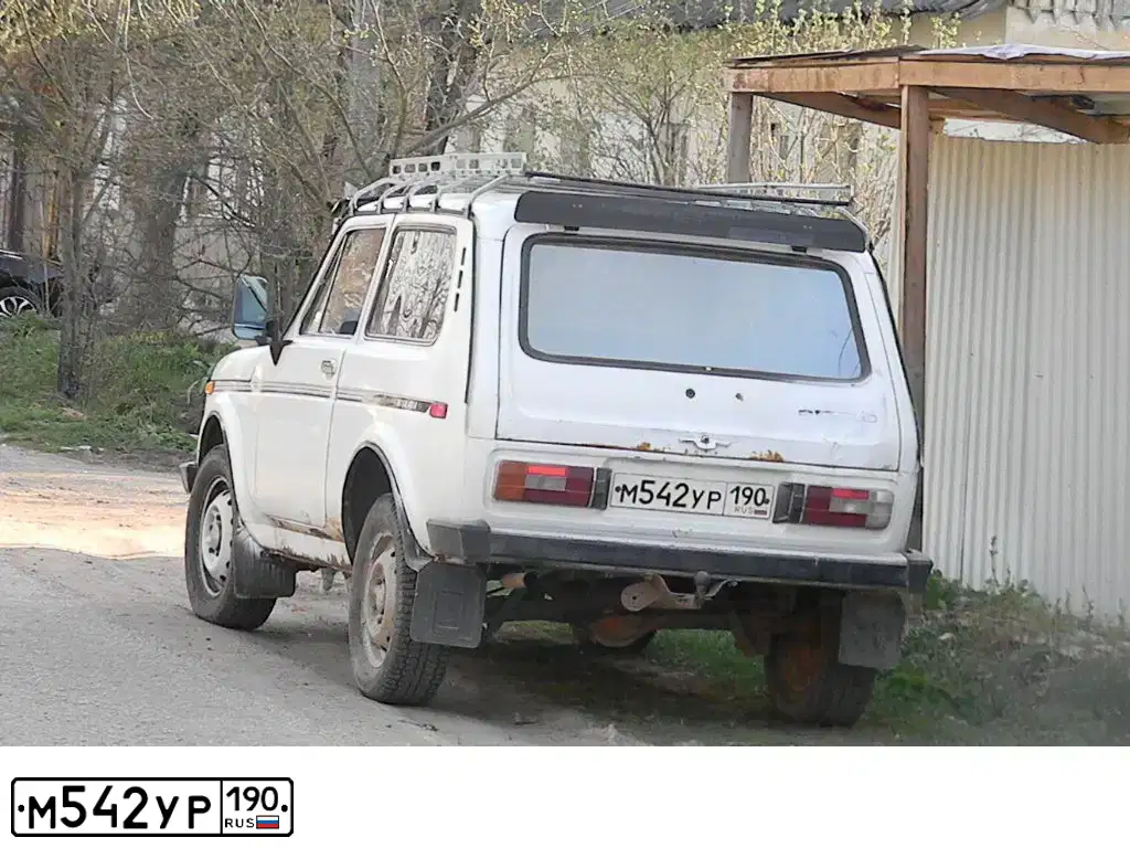 Фото автомобиля LADA 2121 NIVA, 1991 — госномер М542УР190. Цвет: БЕЛЫЙ