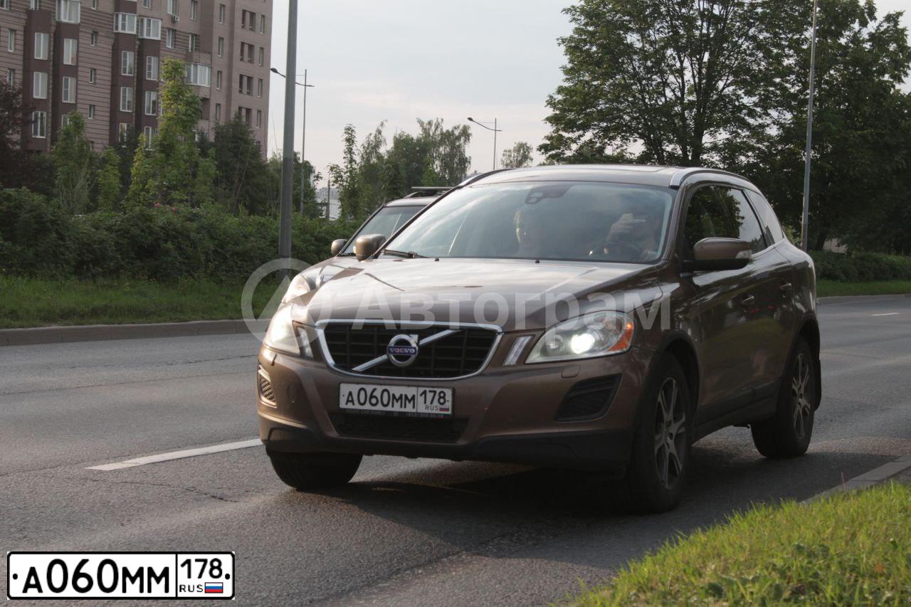Фото автомобиля VOLVO XC60, 2011 — госномер А060ММ178. Цвет: ЗОЛОТИСТЫЙ