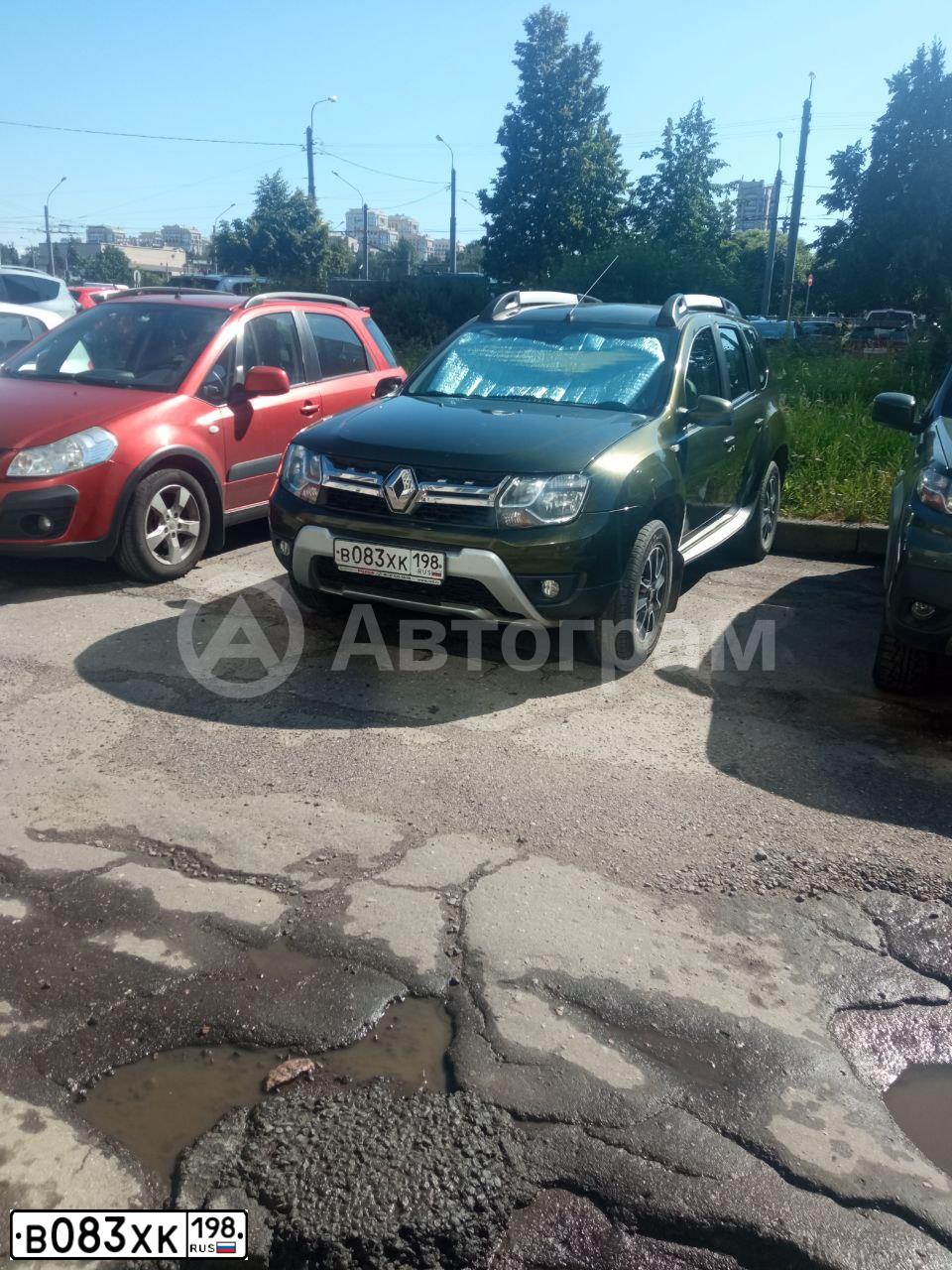 Фото автомобиля RENAULT DUSTER, 2019 — госномер В083ХК198. Цвет: ЗЕЛЕНЫЙ