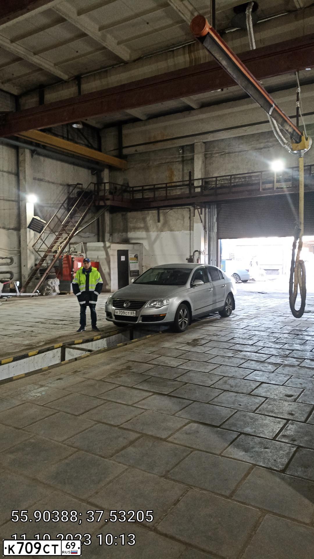 Фото автомобиля VOLKSWAGEN PASSAT, 2009 — госномер С012КР40. Цвет: СЕРЫЙ