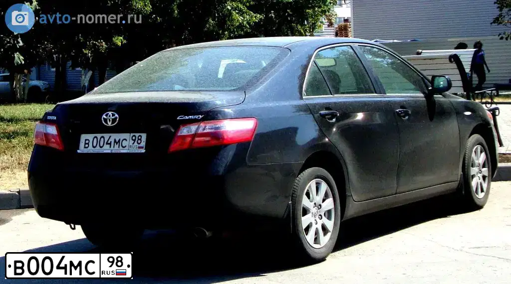 Фото автомобиля TOYOTA CAMRY, 2007 — госномер Х004РМ124. Цвет: ЧЕРНЫЙ