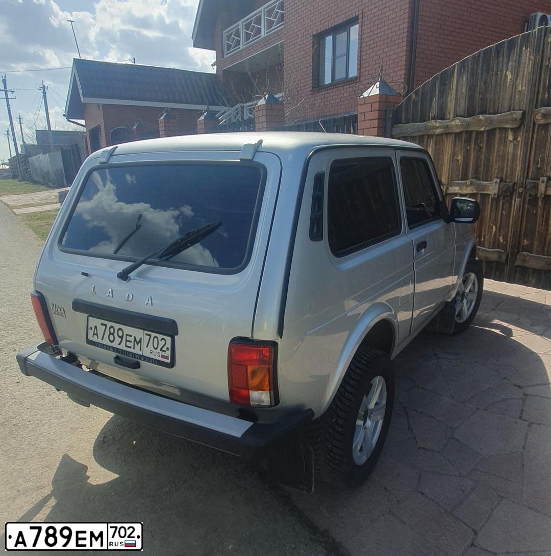 Фото автомобиля LADA NIVA, 2020 — госномер М993АЕ702. Цвет: СЕРЫЙ