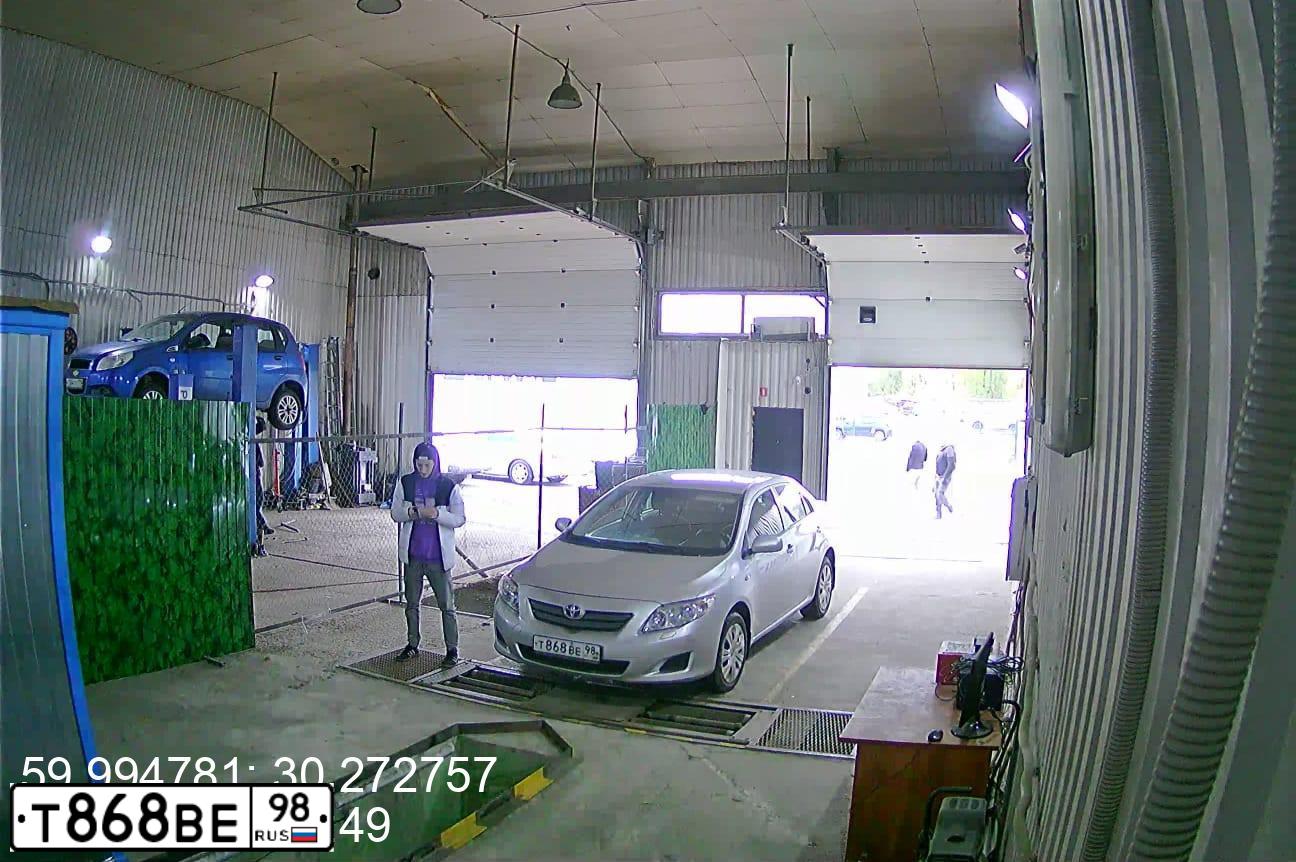 Фото автомобиля TOYOTA COROLLA, 2008 — госномер Т868ВЕ98. Цвет: Серебристый